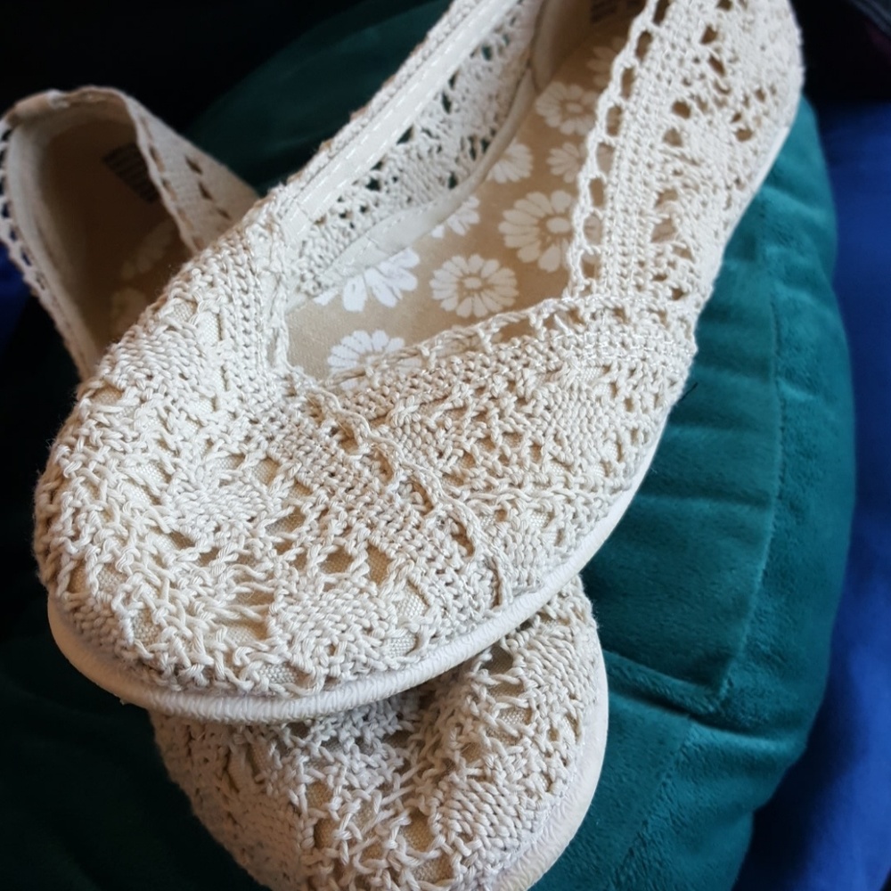 Cream crochet flats